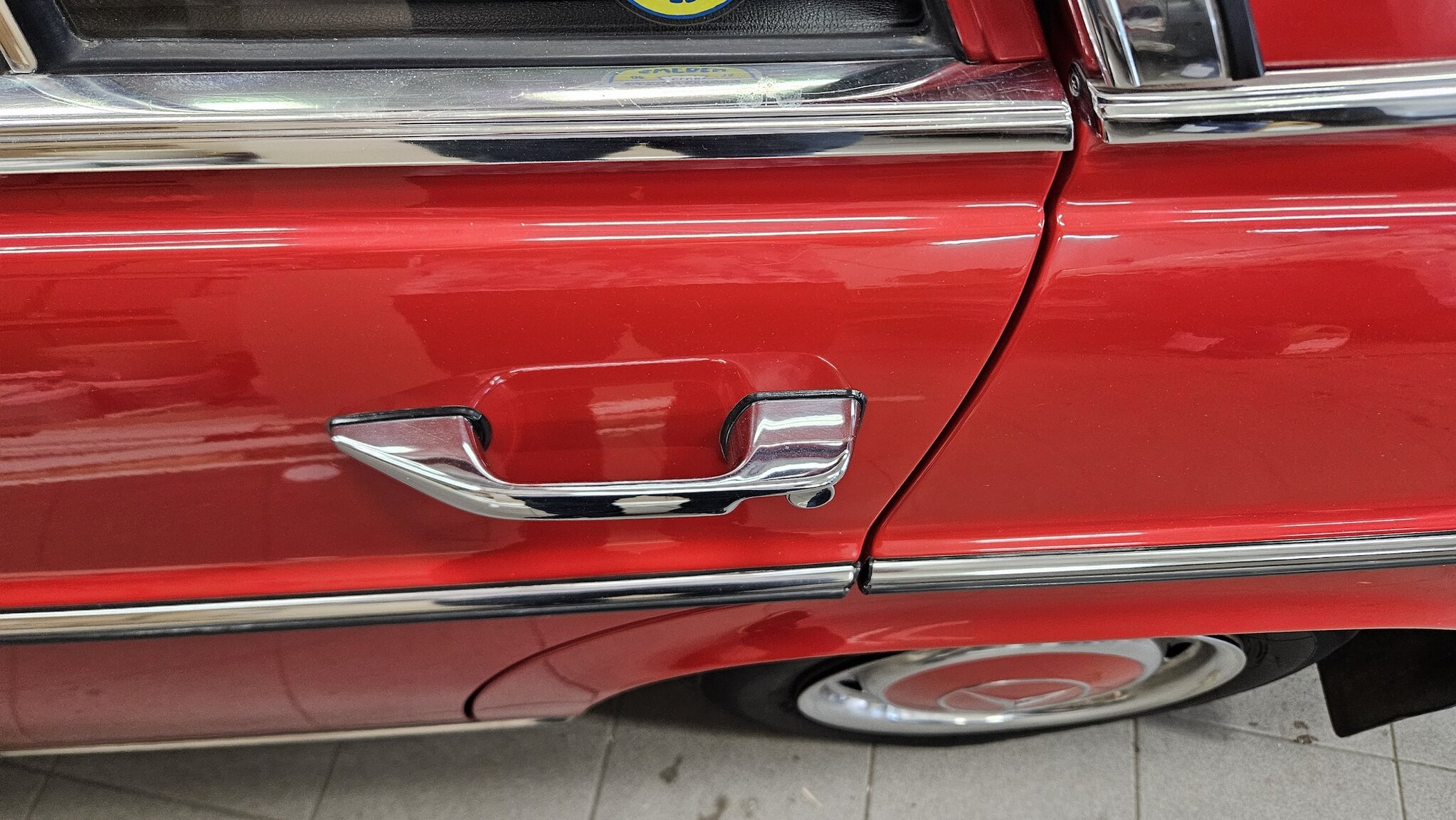 Exteriörbild på 1975 Mercedes-Benz 200