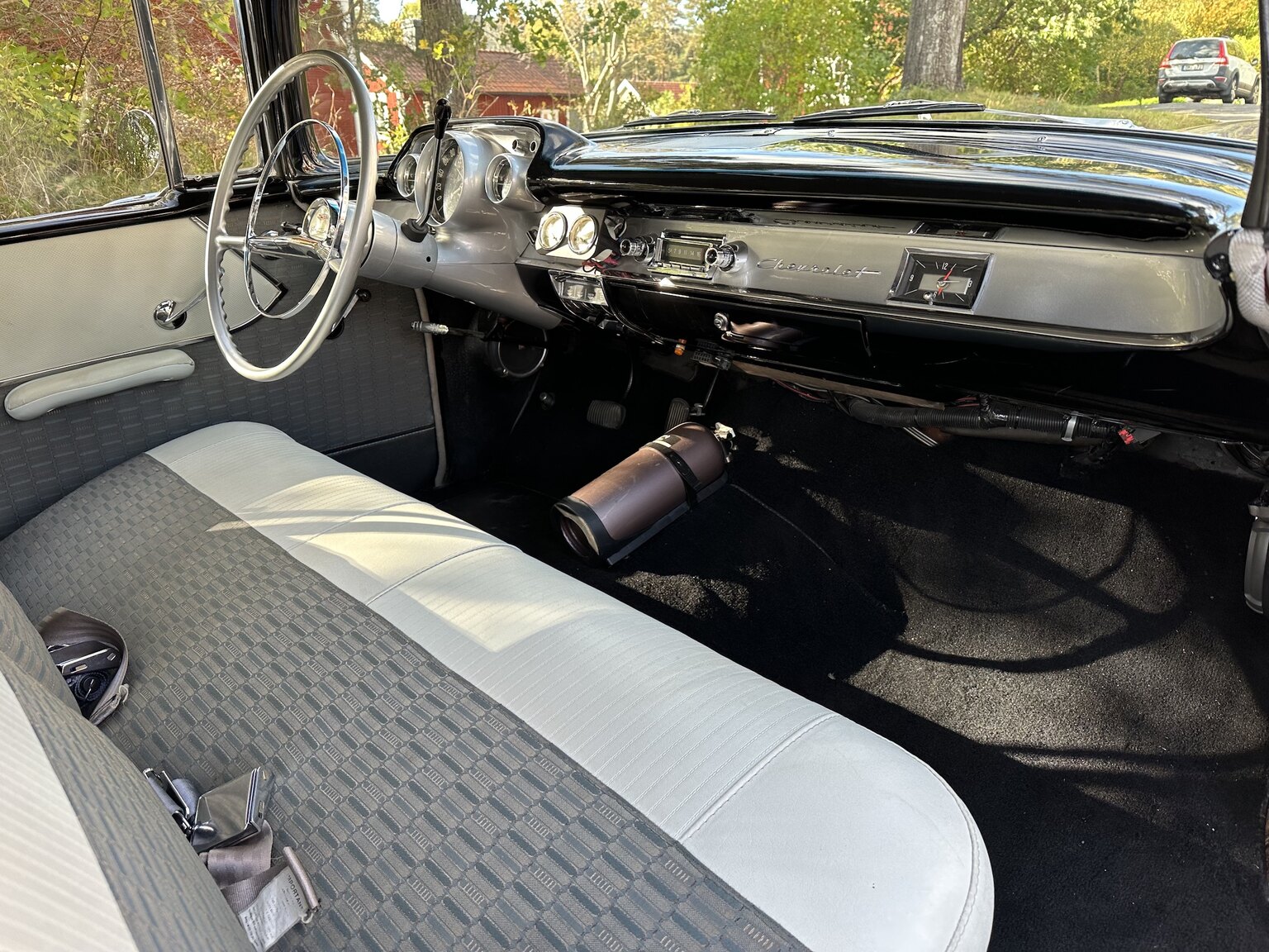 Innenraumfoto von 1957 Chevrolet Two-Ten Restomod (27)