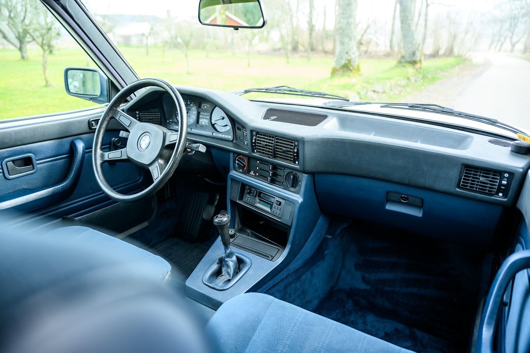 Interior image of 1986 BMW 520i