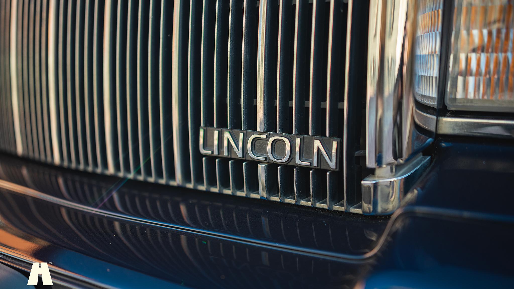 Exteriörbild på 1992 Lincoln Town Car Limousine 