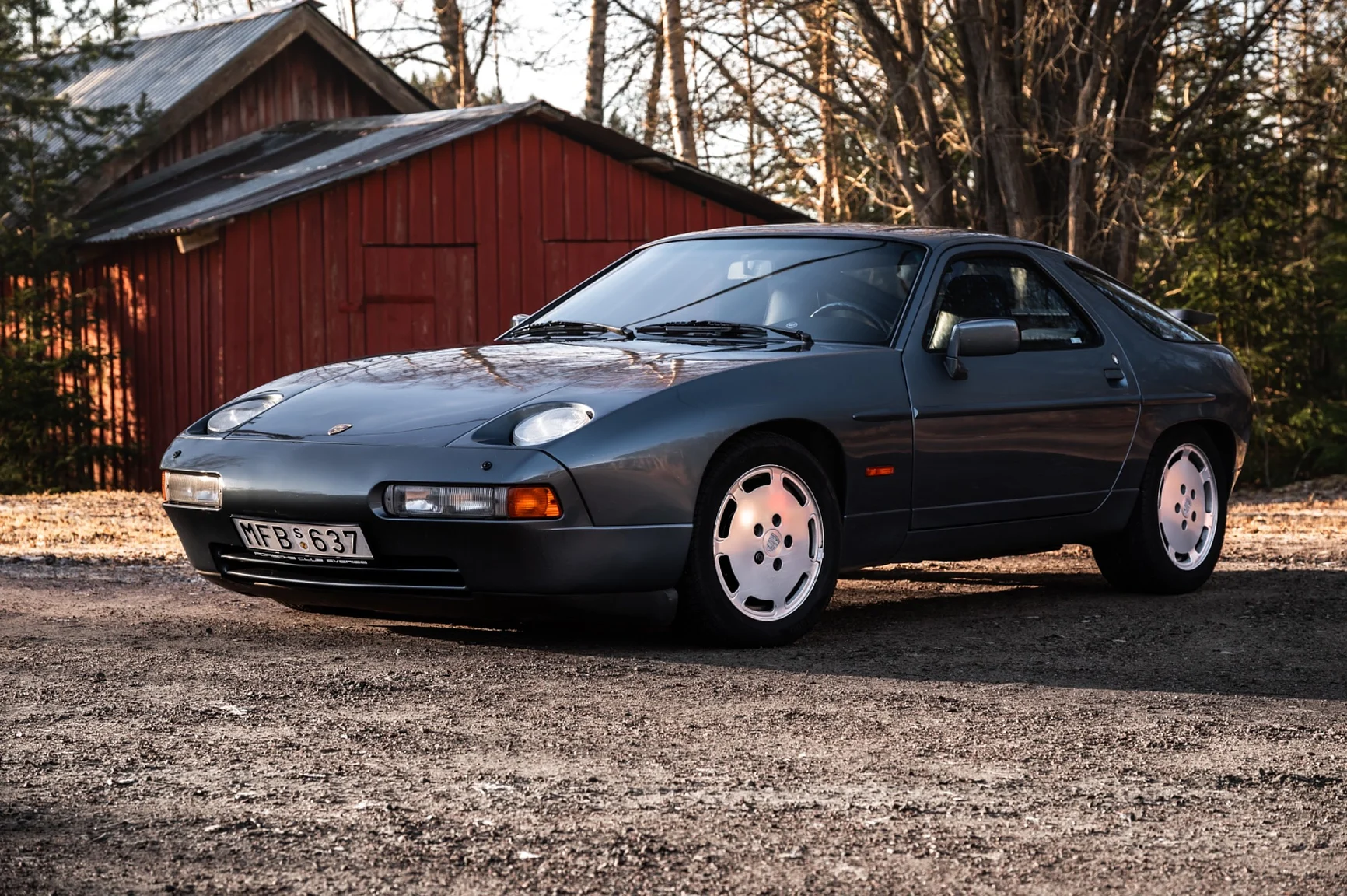 Exteriörbild på 1988 Porsche 928 S4 (3)