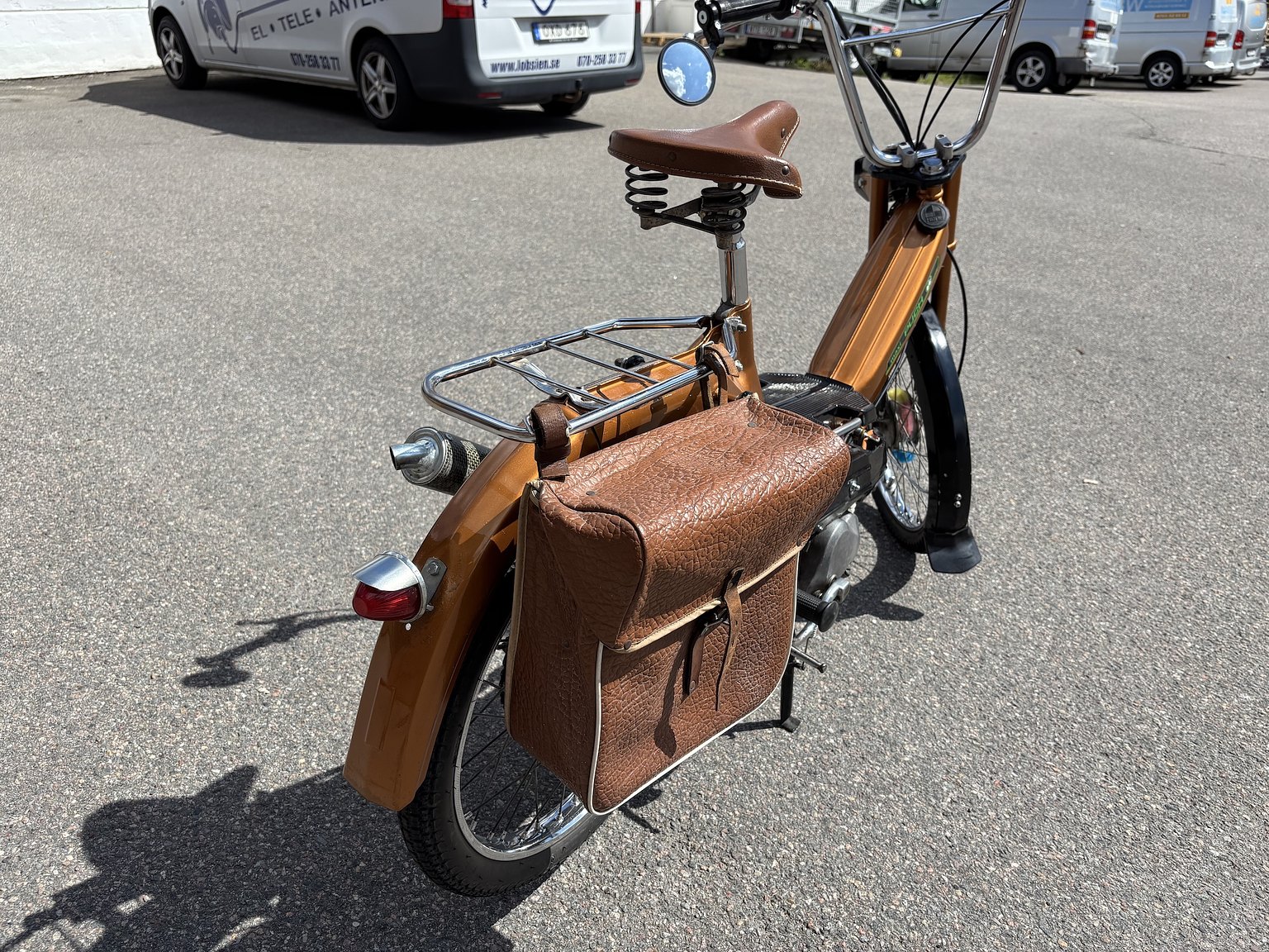 Exterior image of Puch Maxi