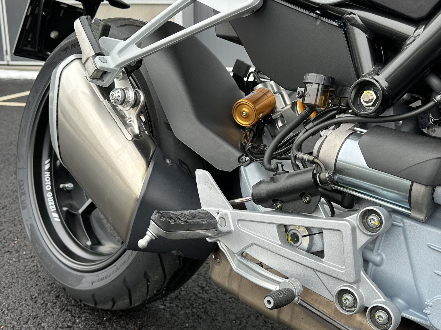 2023 Moto Guzzi V100 Mandello S (3), Mekanik