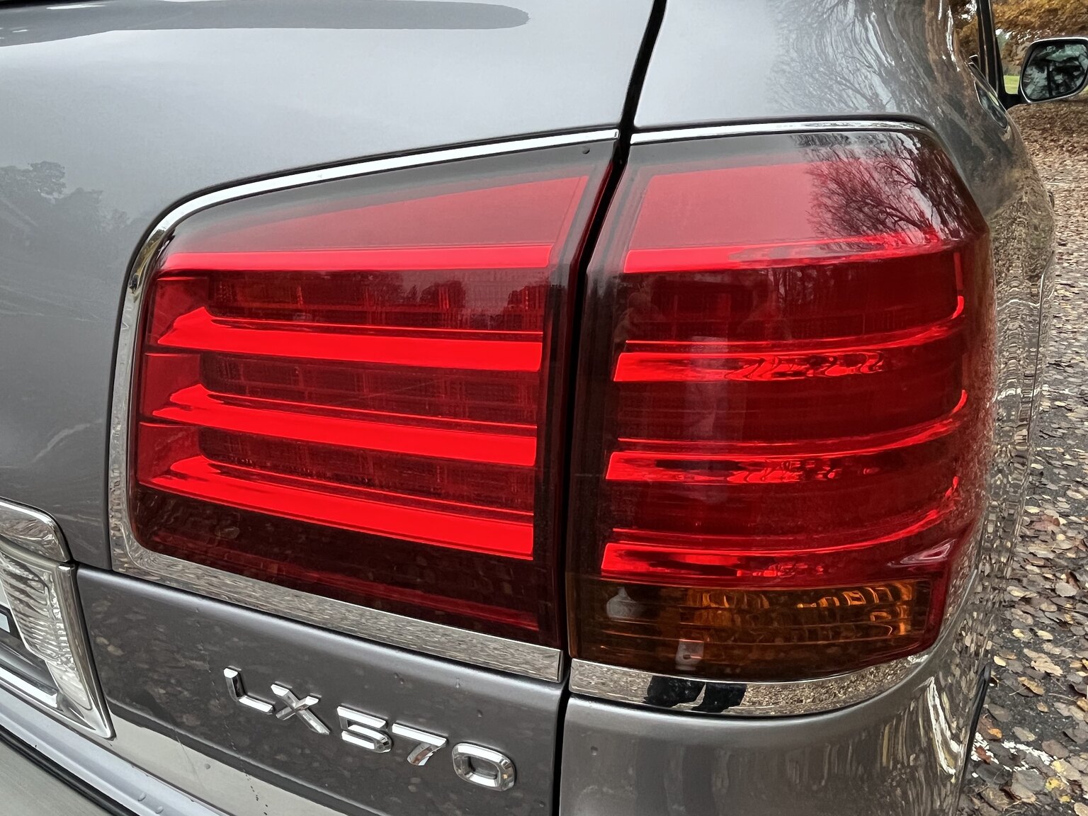 Exteriörbild på 2011 Lexus LX570