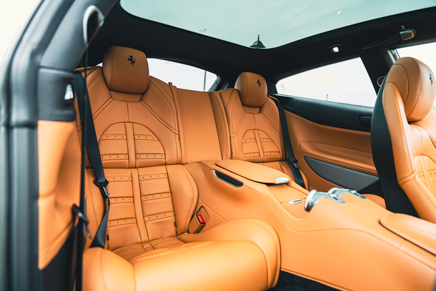 Interiörbild 2018 Ferrari GTC4 Lusso T (14)