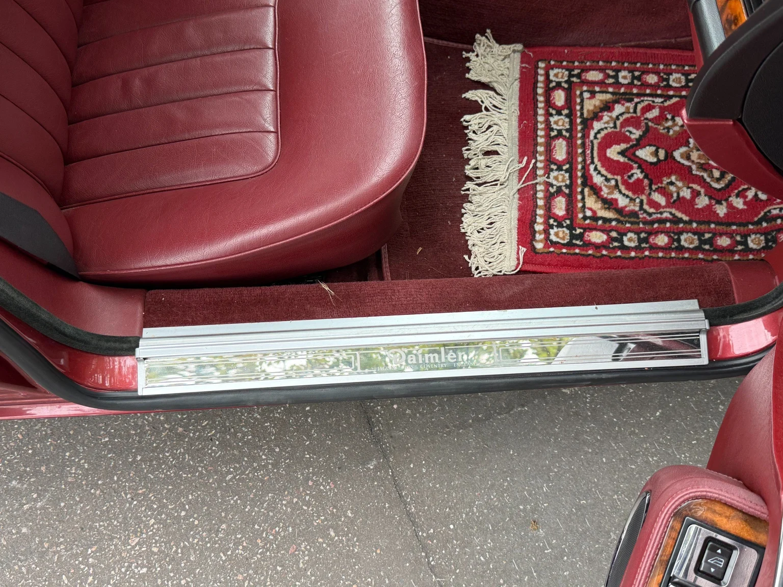 Interior image of 1988 Daimler Six (45)