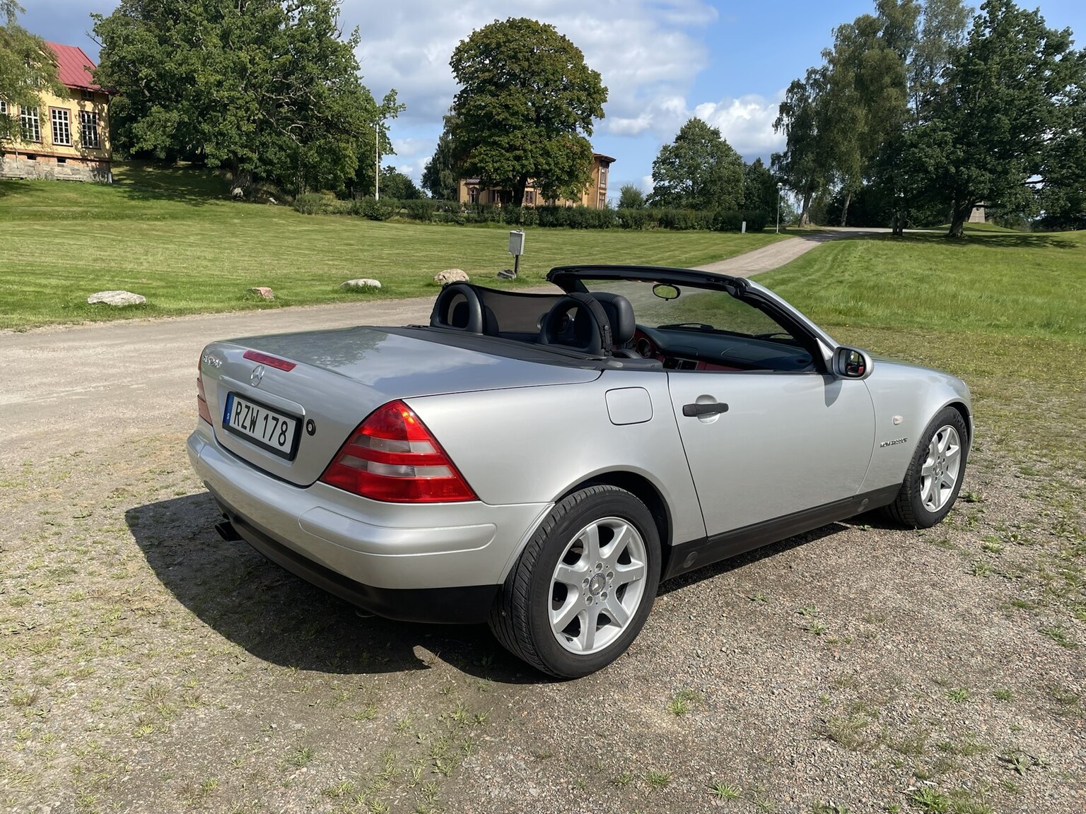 Exteriörbild på 1998 1998 MERCEDES BENZ SLK 230 