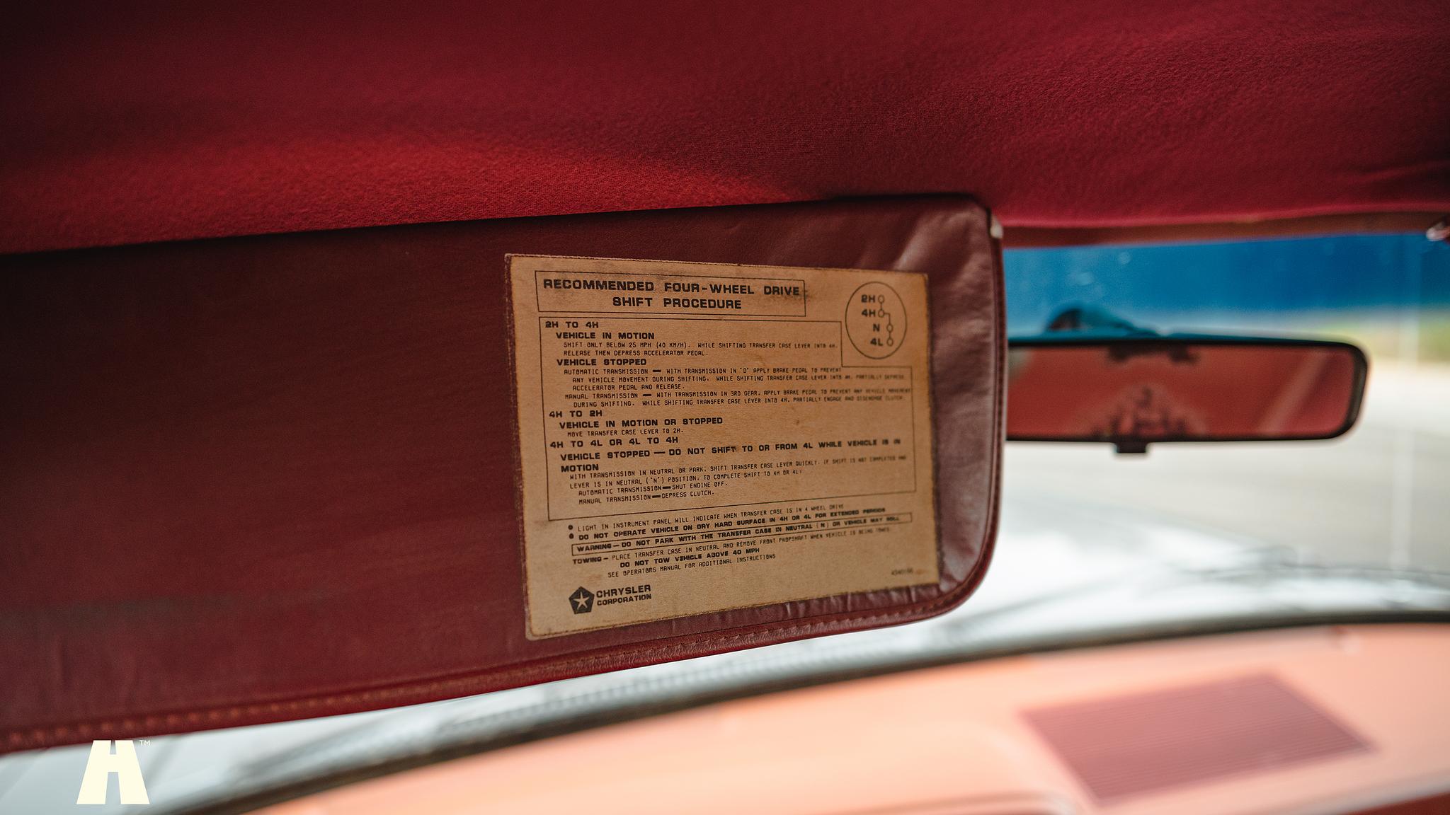 Innenraumfoto von 1986 Dodge Ramcharger