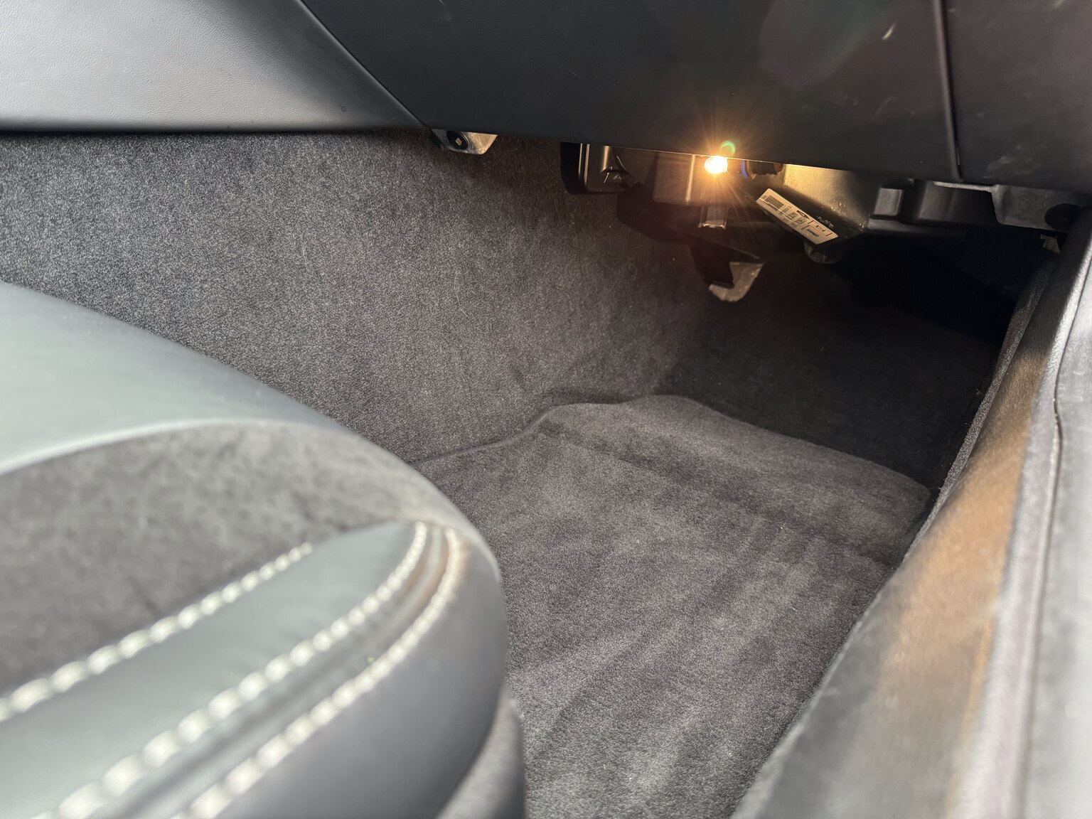 Interior image of 2014 Dodge Viper GTS (8)