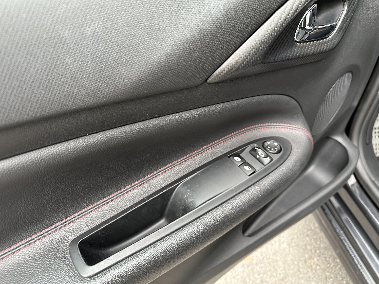 Interior image of 2012 Citroen DS3 Racing  (7)