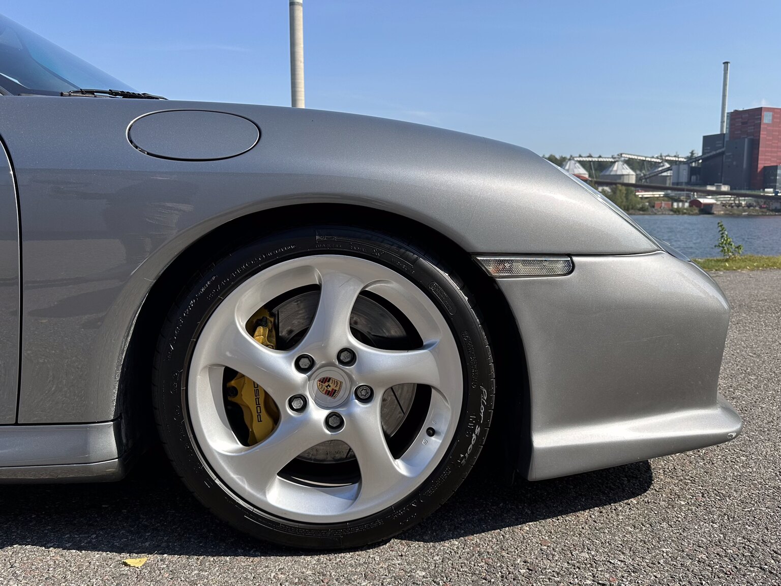 Exteriörbild på 2001 Porsche 911 Turbo RUF RT12