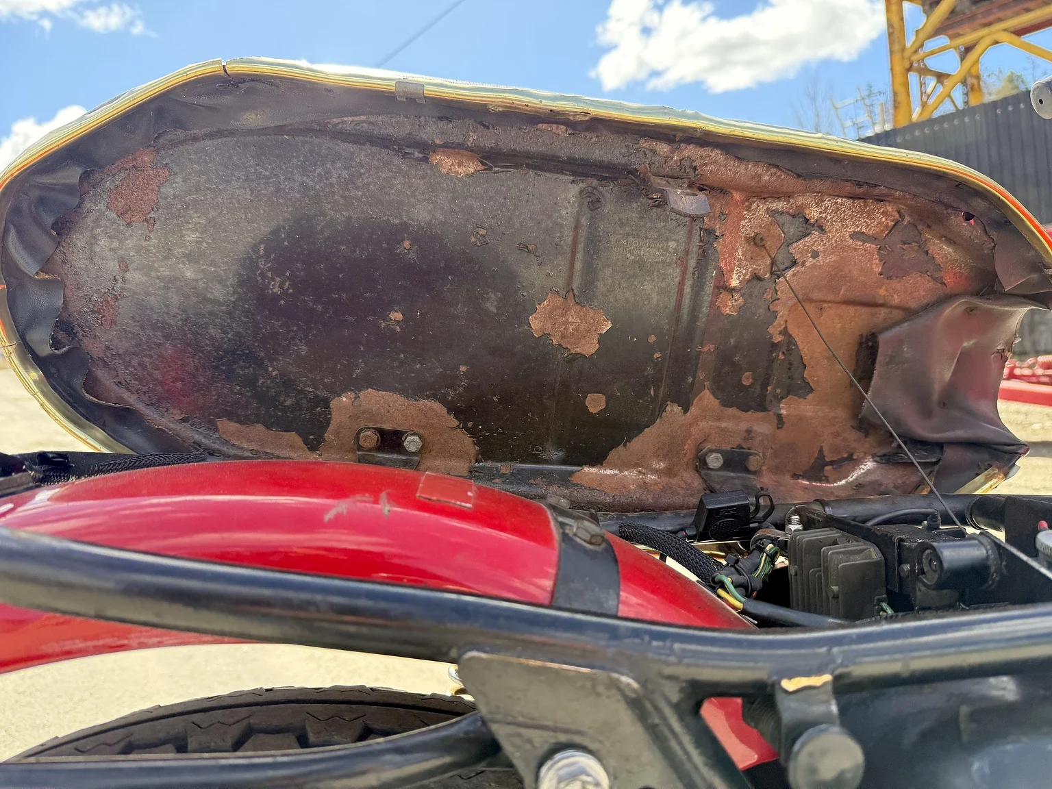 Exterior image of 1971 Triumph Daytona 500 (15)