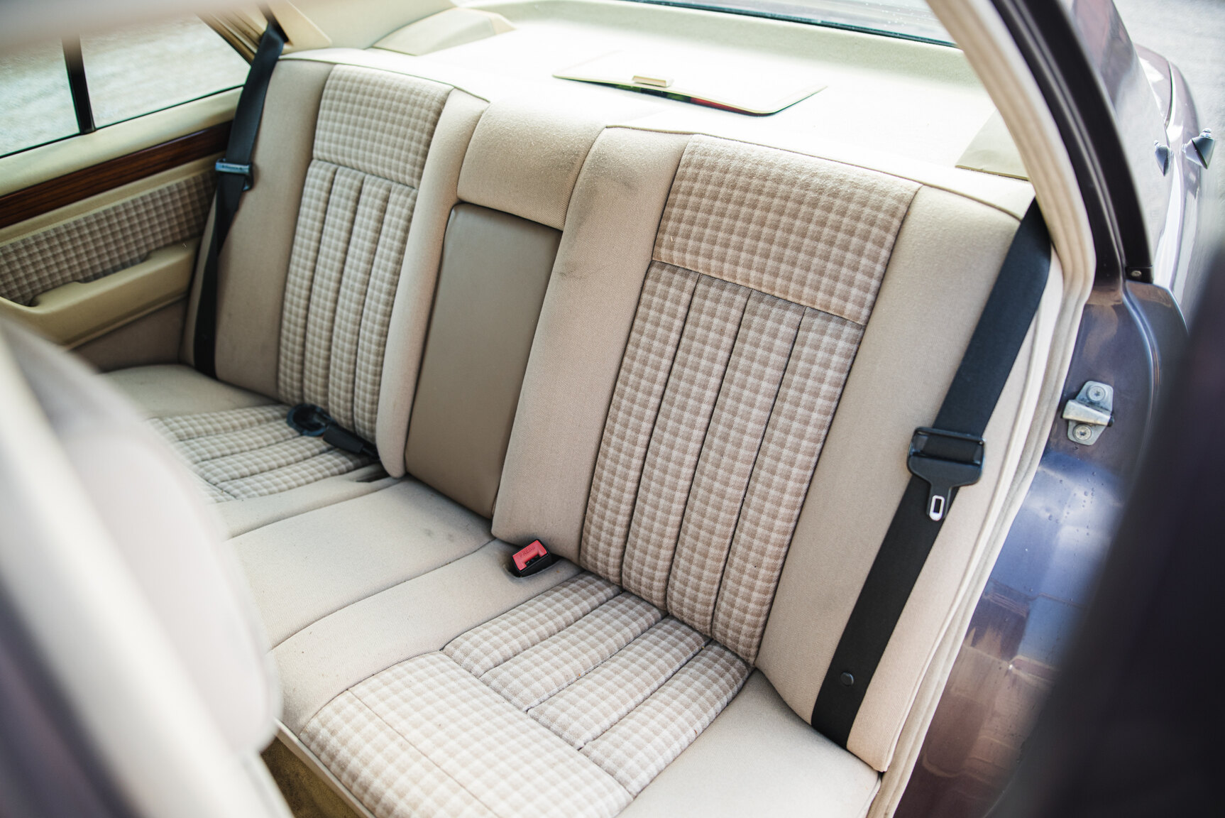 Interior image of 1993 Mercedes-Benz E 220
