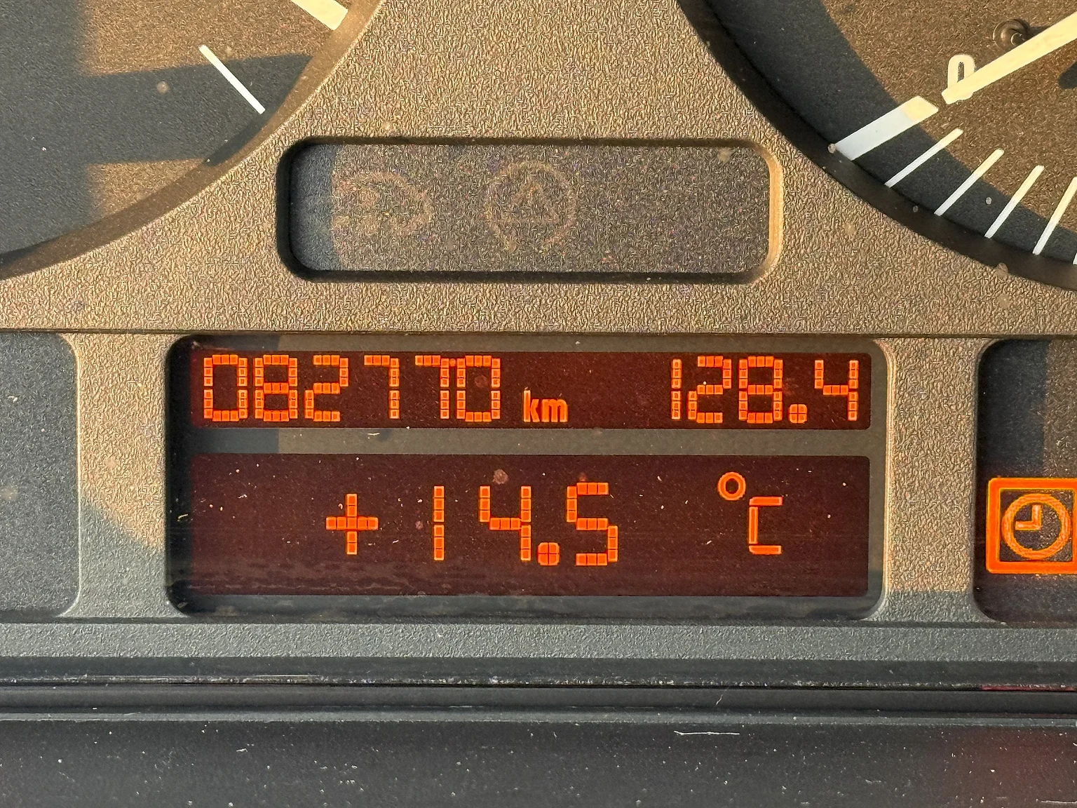 Interior image of 2002 BMW 520i (13)