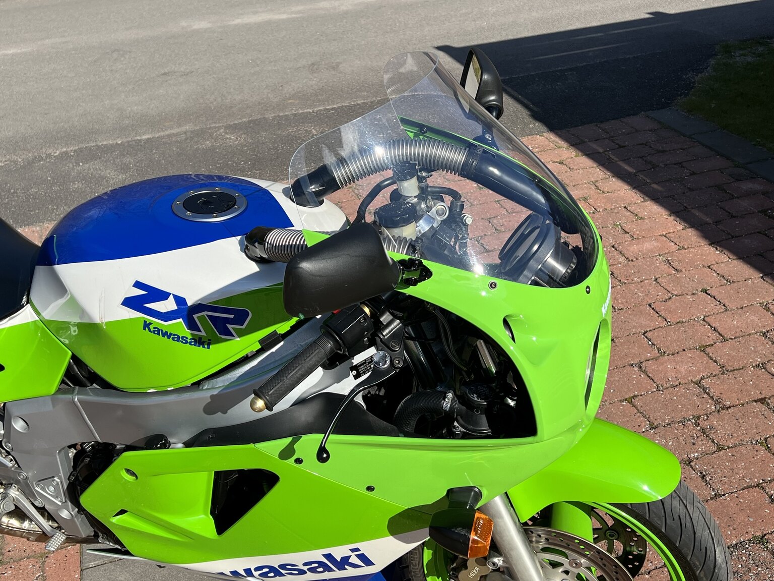 Exterior image of 1989 Kawasaki ZXR 750 H1 (13)