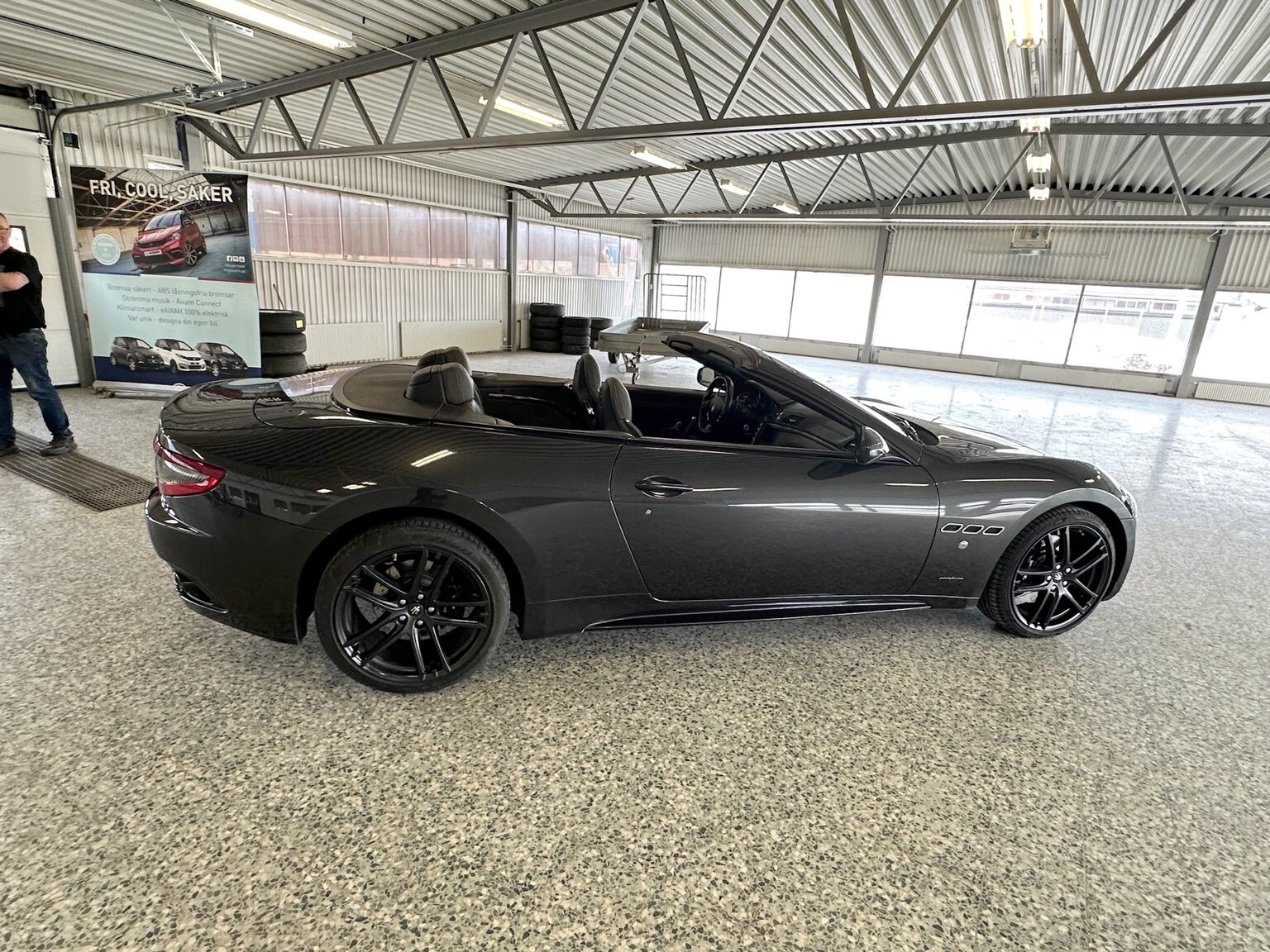 Exteriörbild på 2016 Maserati Grancabrio (6)