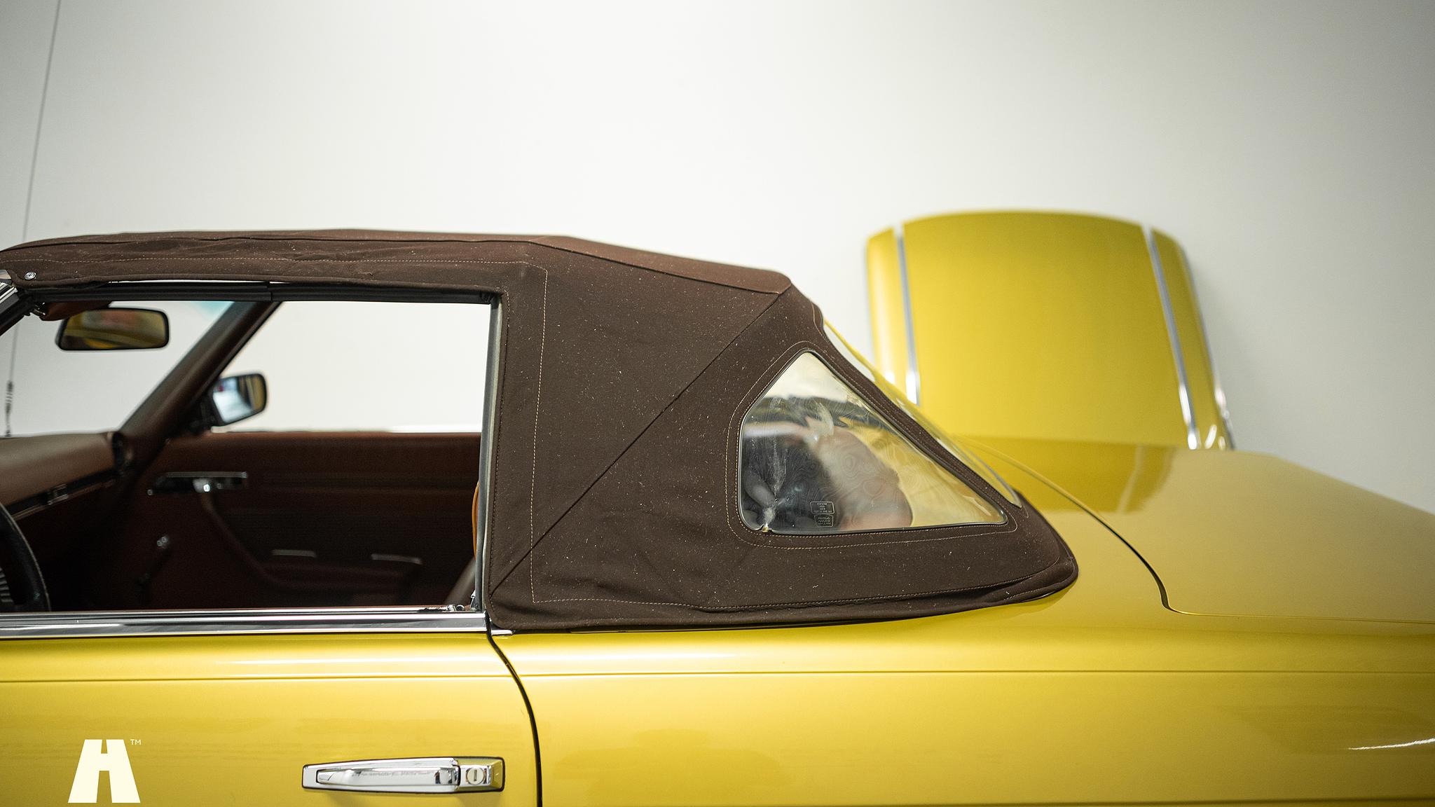 Exteriörbild på 1975 Mercedes SL 350