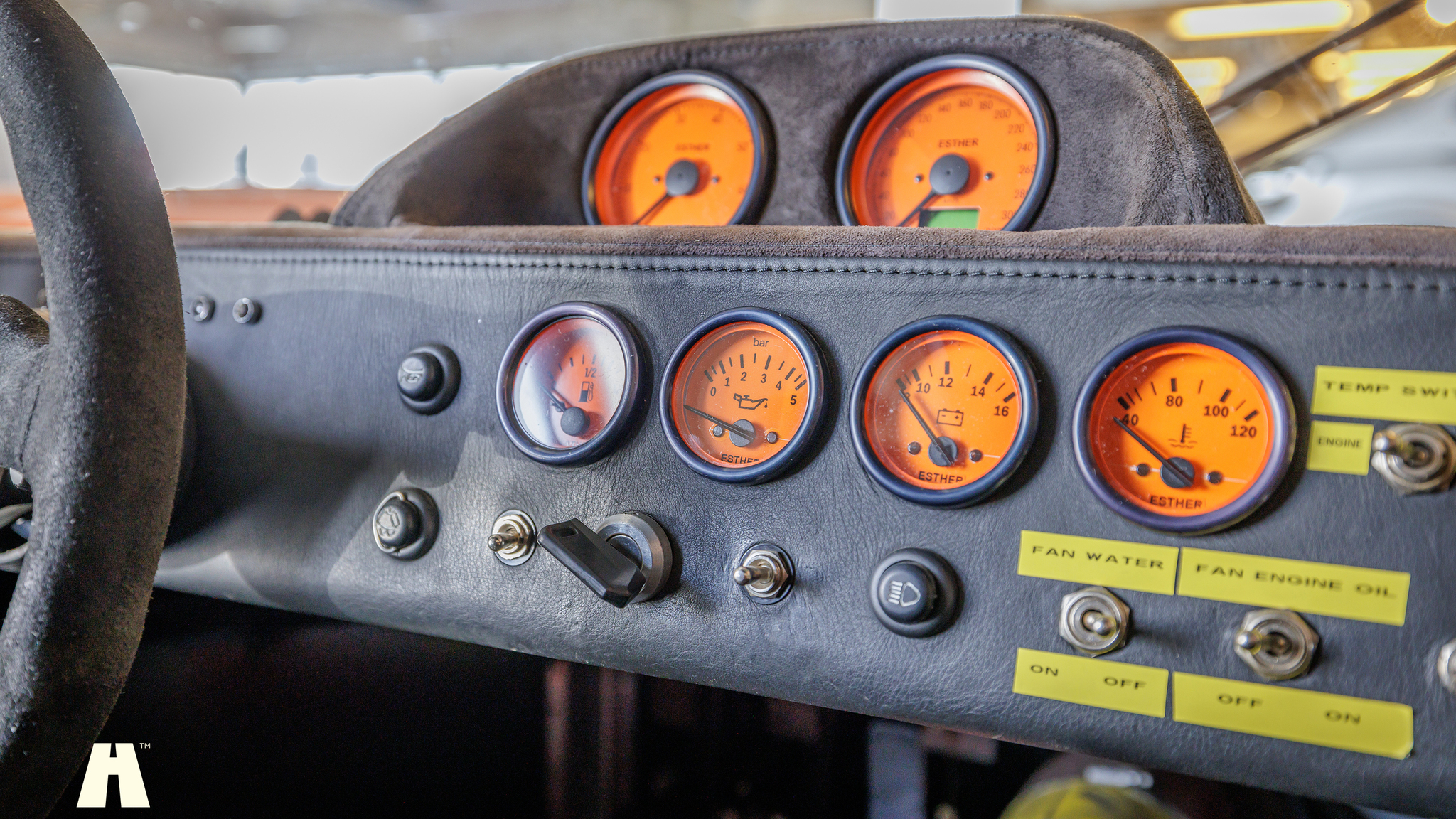 Interior image of 2006 Ultima GTR (21)