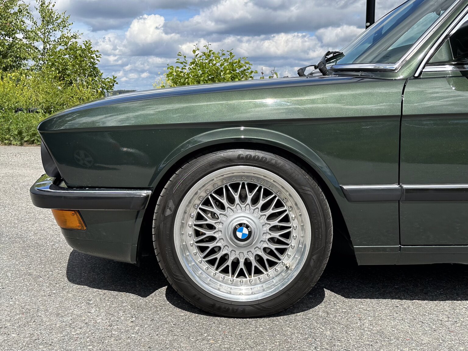 Exteriörbild på 1985 BMW 525E
