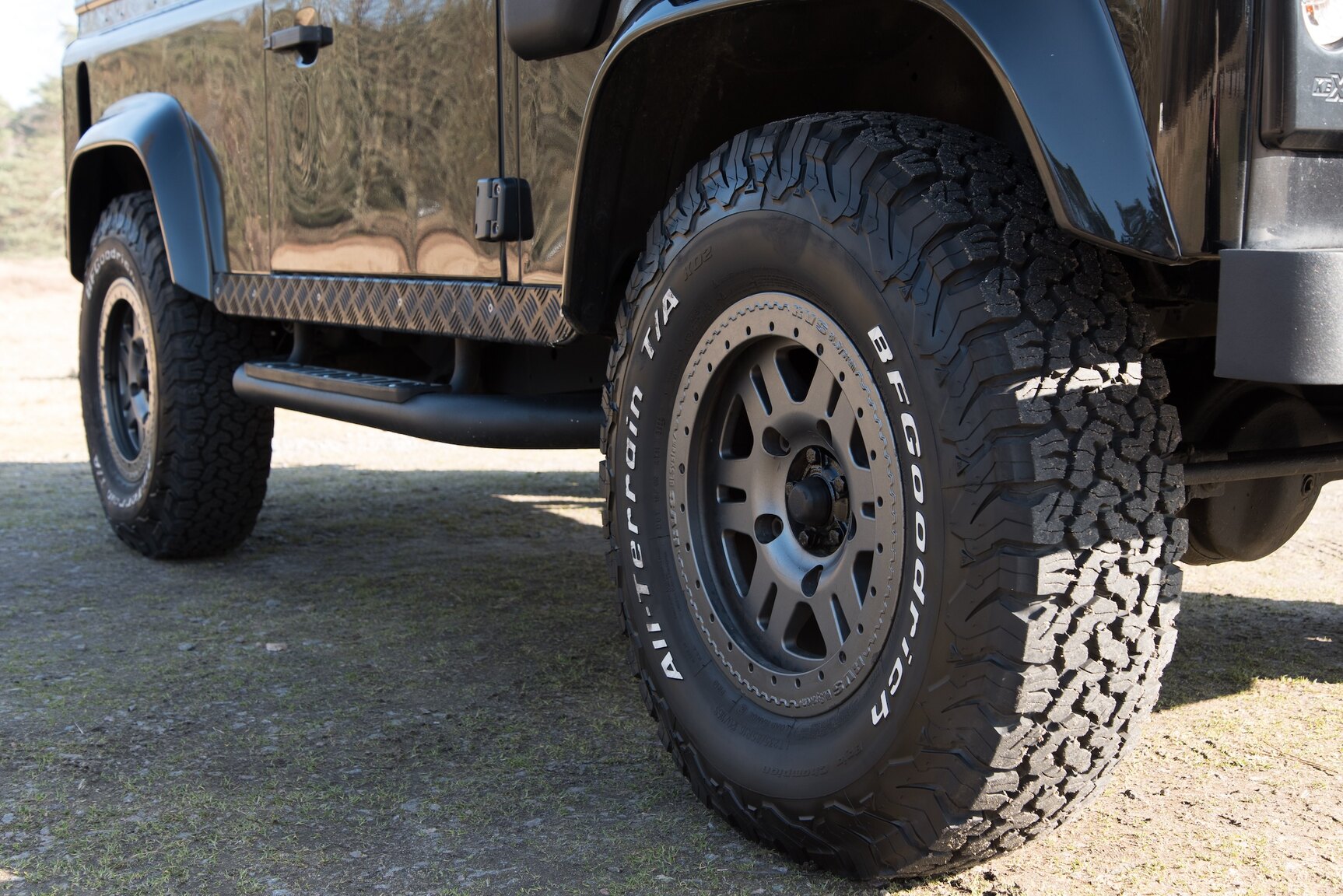 Exterior image of 2009 Land Rover Defender 90 2.4 TD4 4x4