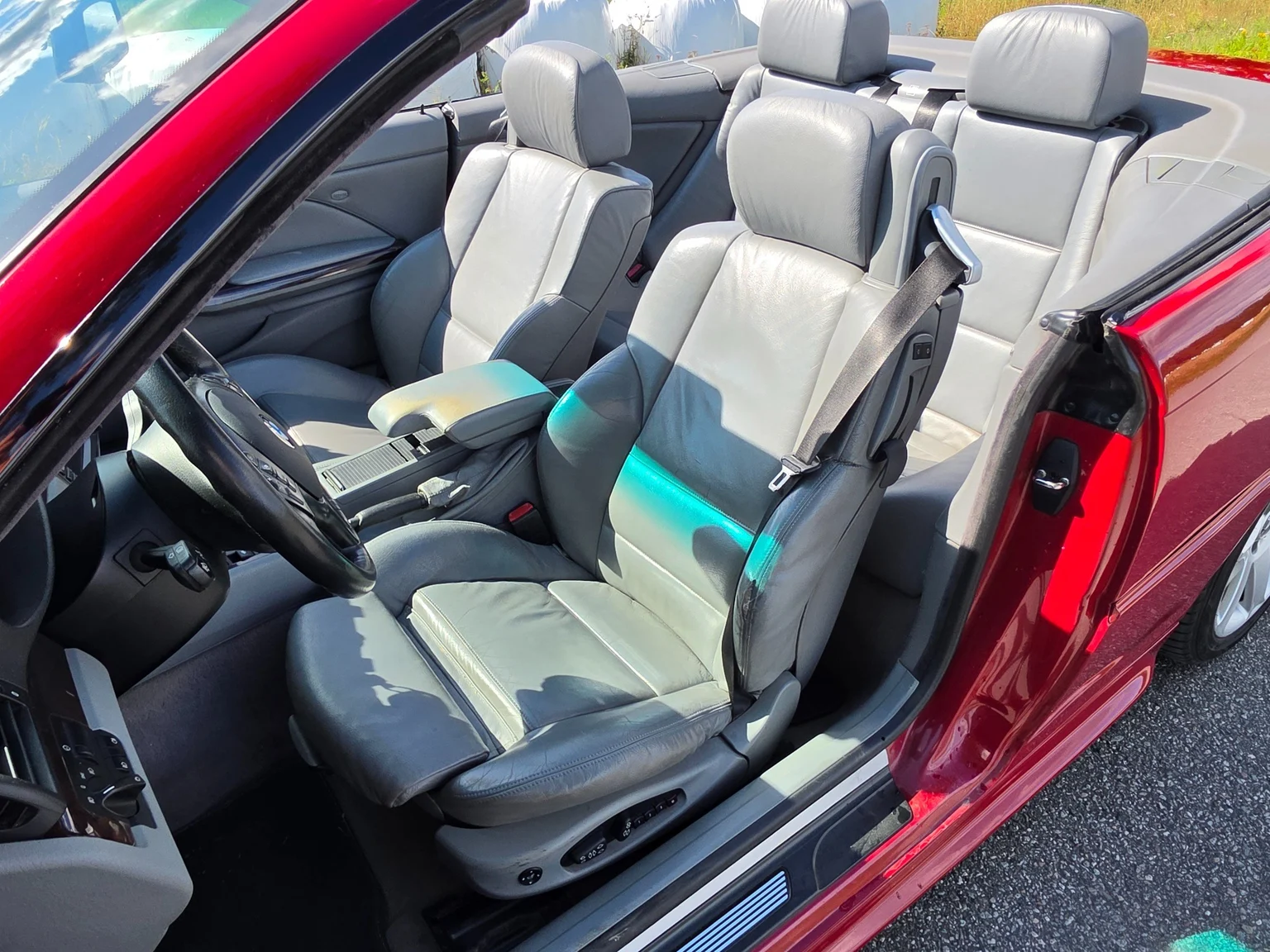Interior image of 2002 BMW 330Ci Convertible (25)