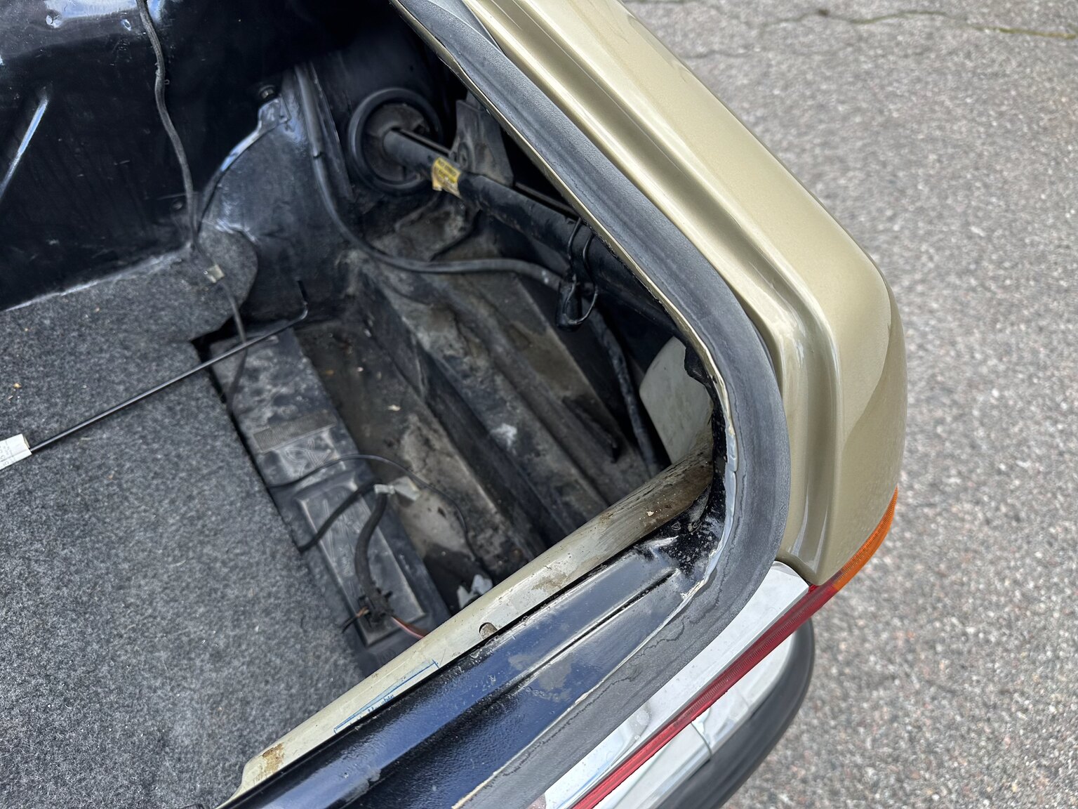 Interior image of 1974 Mercedes benz 450 SL