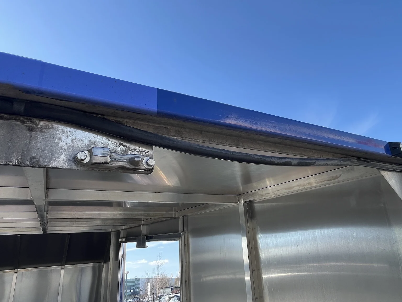 Exteriörbild på 2022 Iveco Daily 70-180 chassis Biltransport (7)