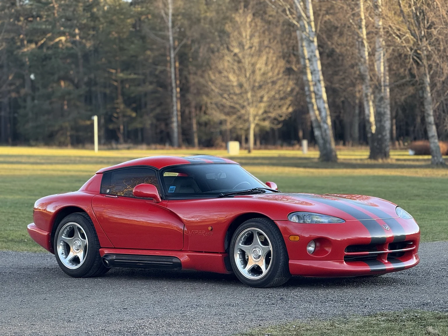Exterior image of 1994 Chrysler Viper (2)