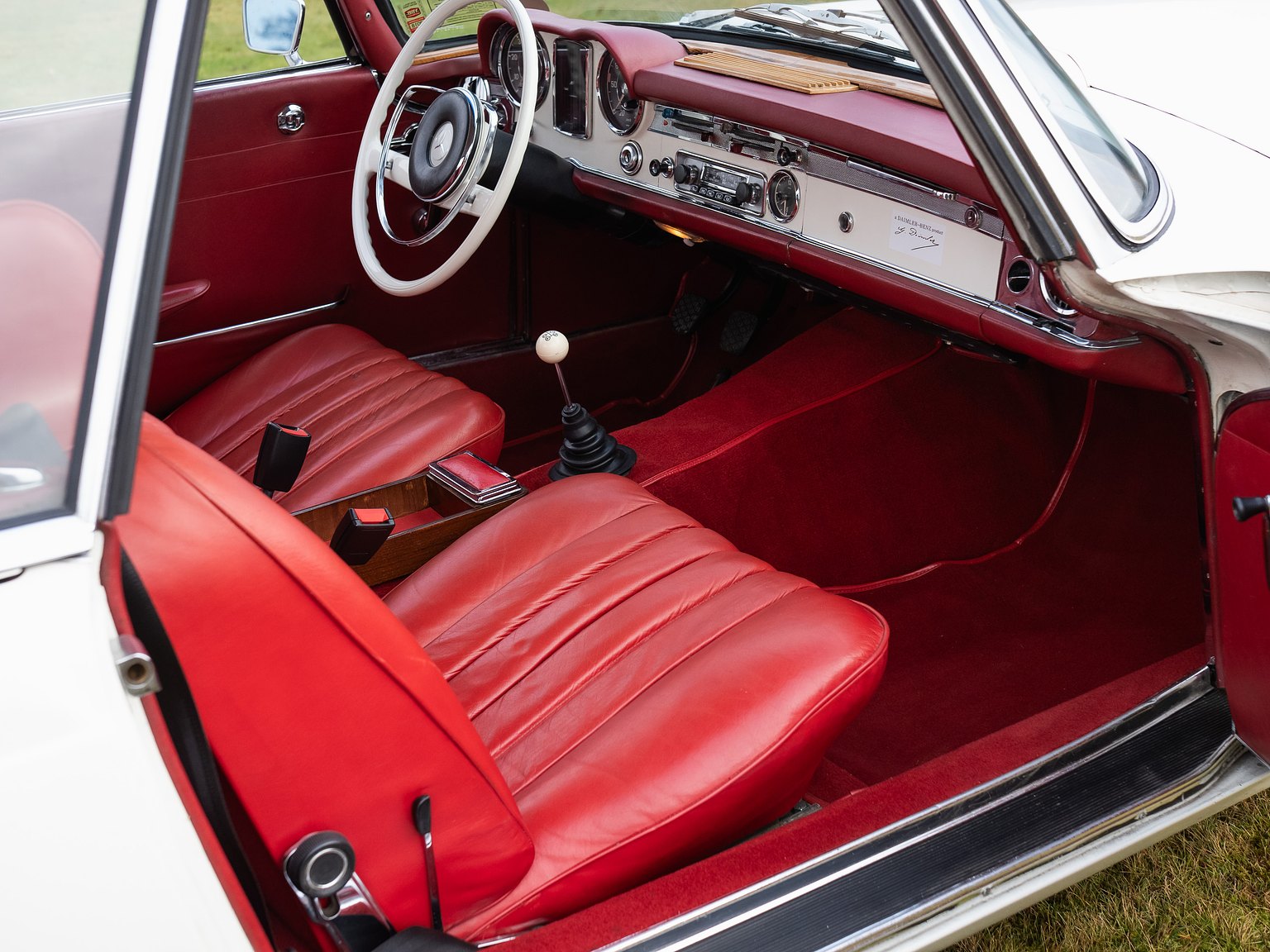 Innenraumfoto von 1966 Mercedes-Benz 230 SL "Pagoda"