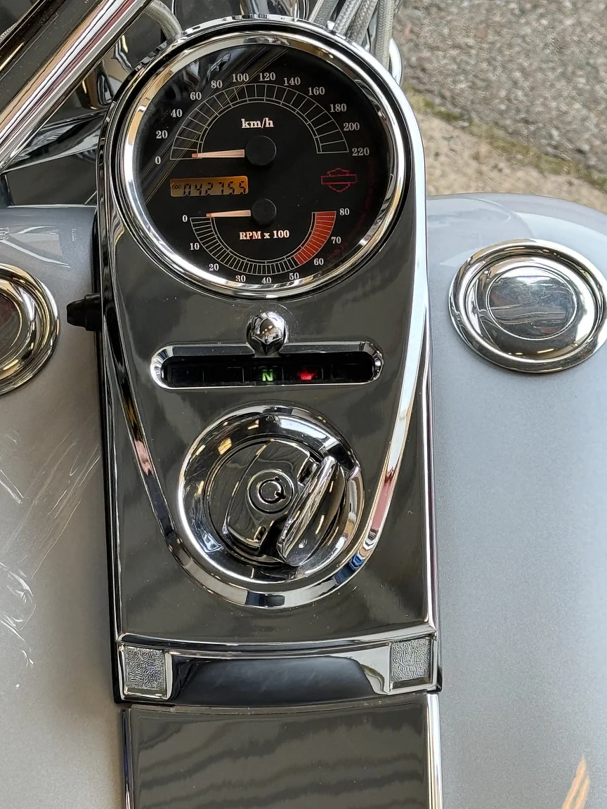 Exterior image of 1999 Harley-Davidson Fxst Softail (50)