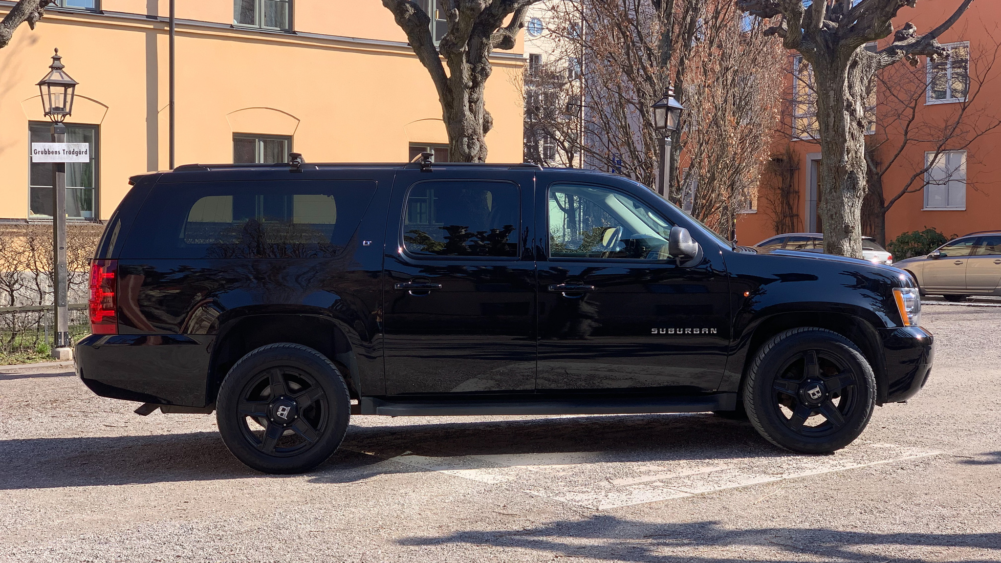 Exteriörbild på 2011 Chevrolet Suburban