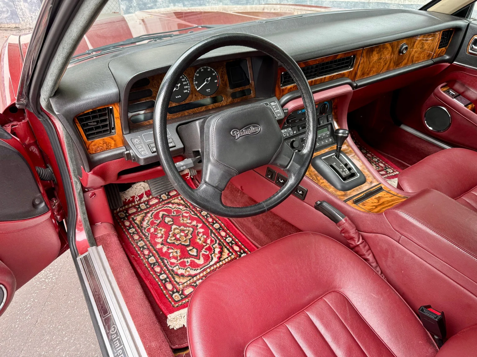 Innenraumfoto von 1988 Daimler Six (1)