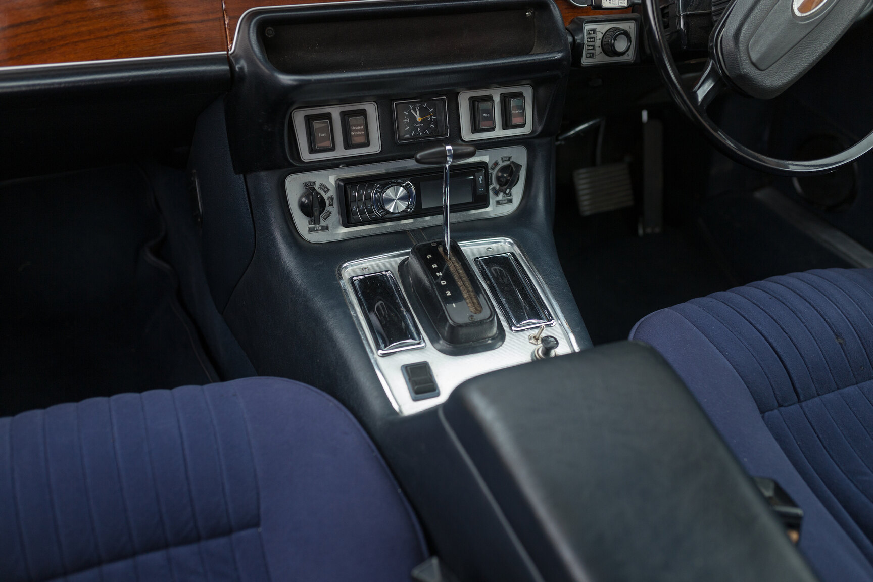 Interior image of 1975 JAGUAR XJ6  (3)