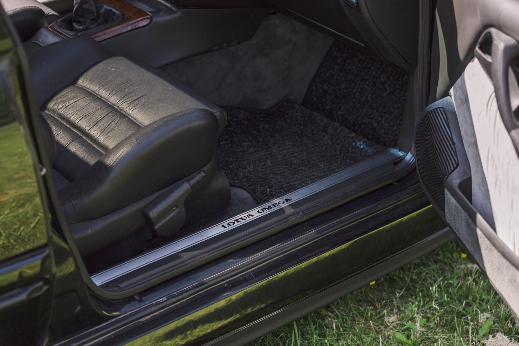 Interior image of 1991 Lotus Omega