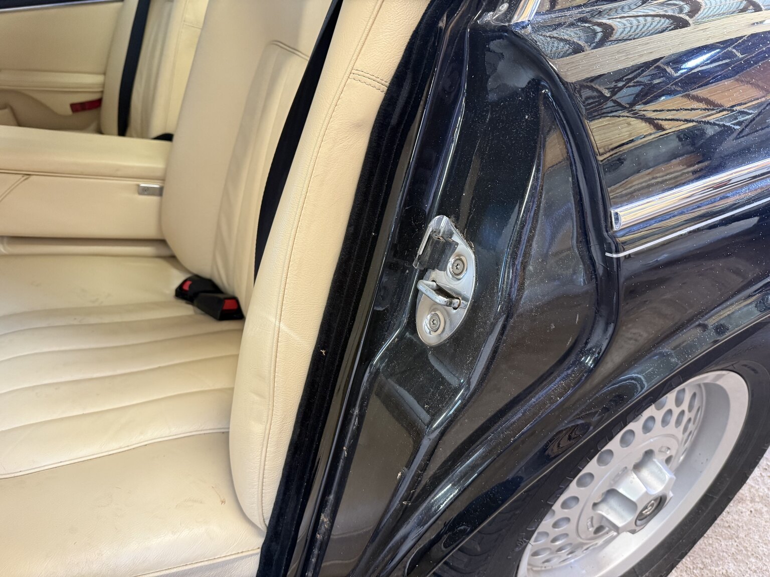 Innenraumfoto von 1990 Jaguar Daimler Double six
