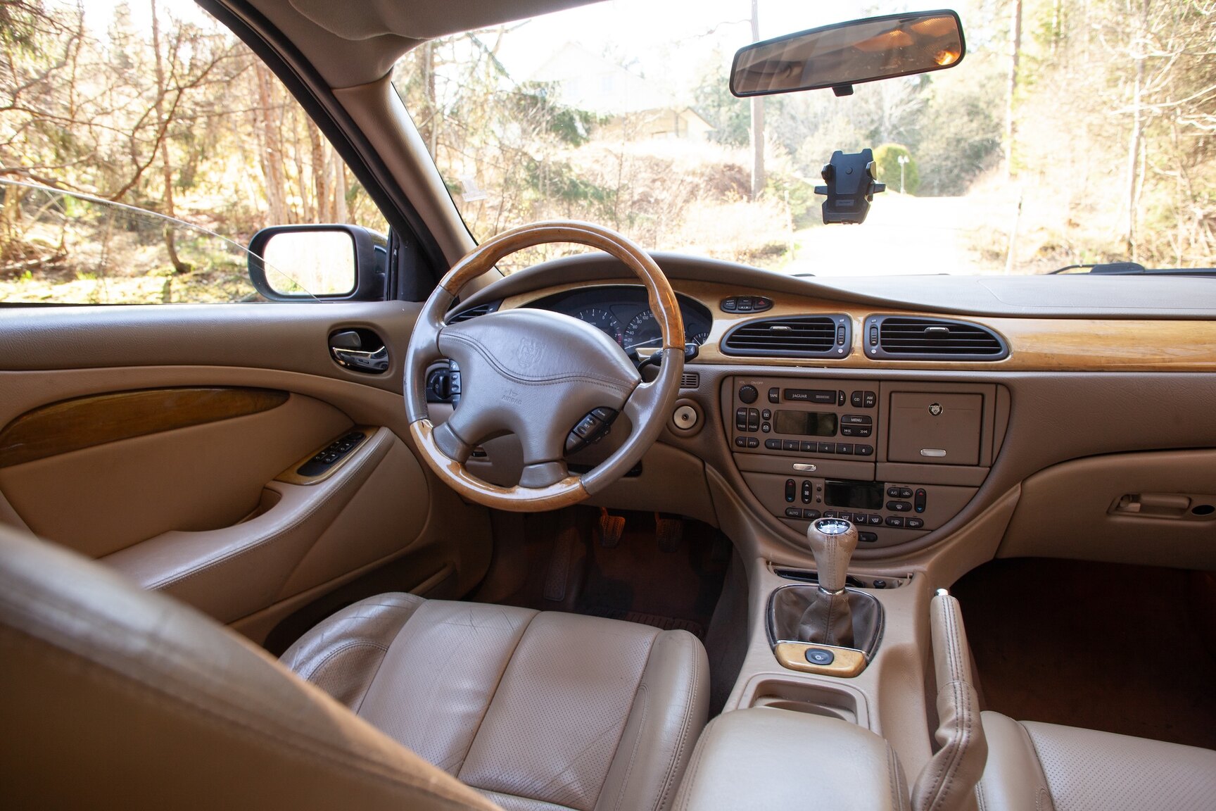 Interior image of 1999 Jaguar S-Type V6