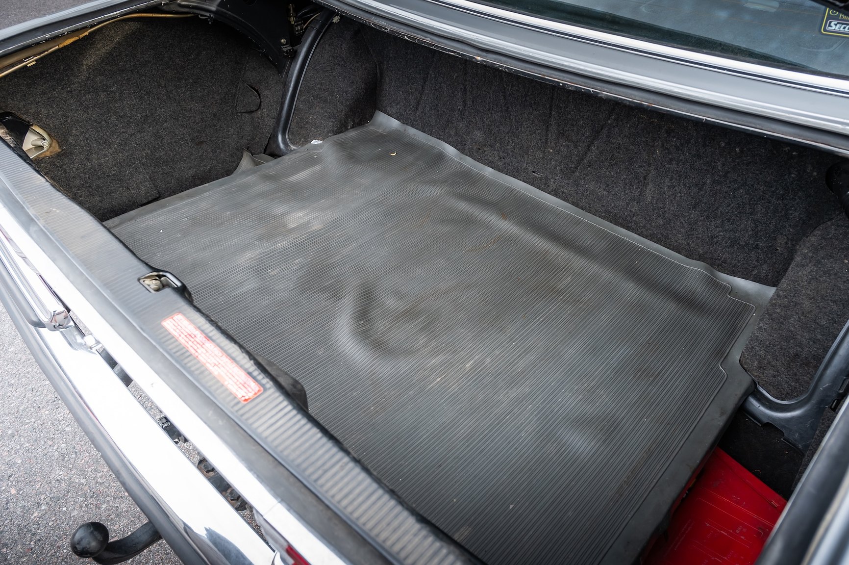 Interior image of 1975 Mercedes-Benz 280 SE 