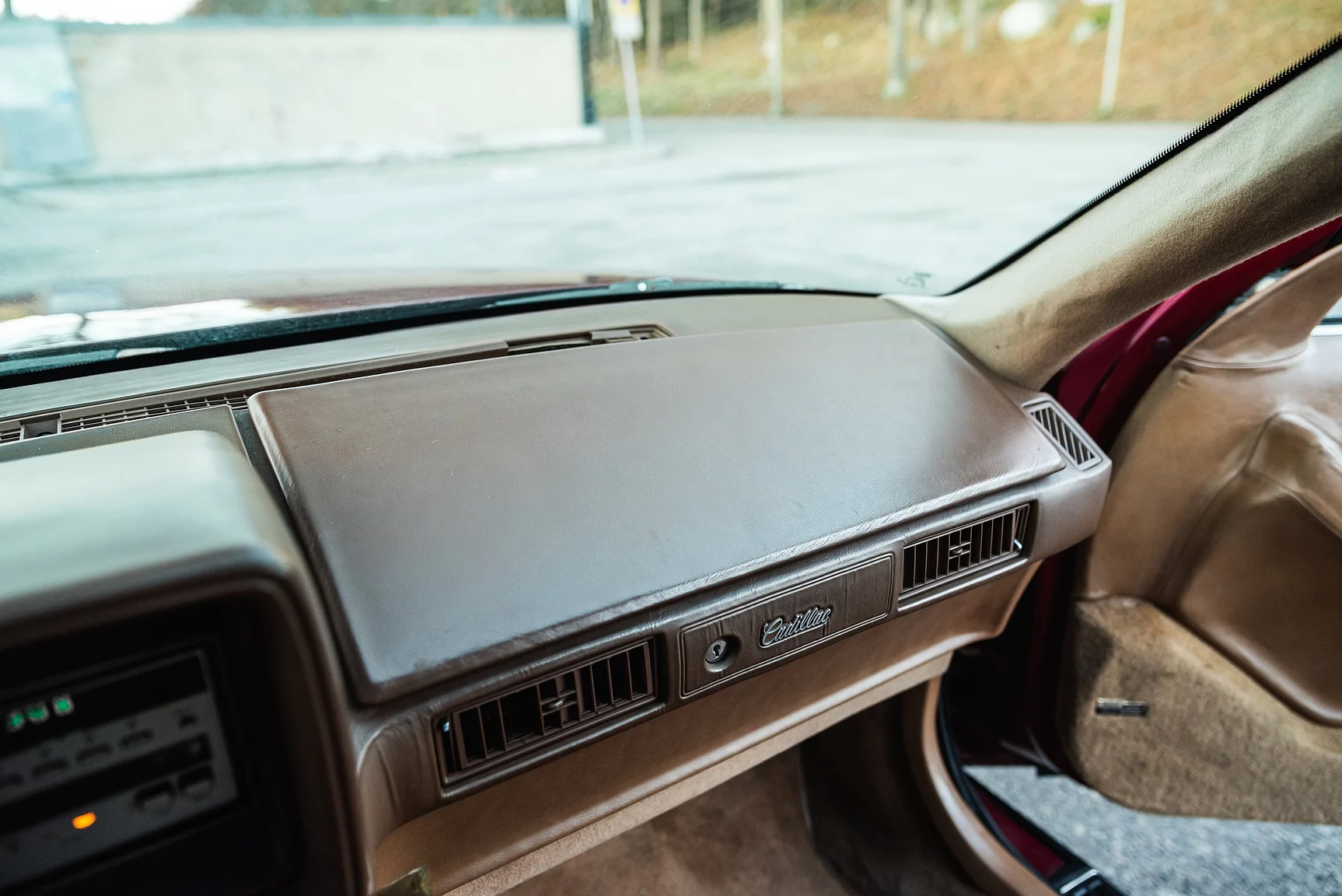 Interior image of 1989 Cadillac Seville (20)