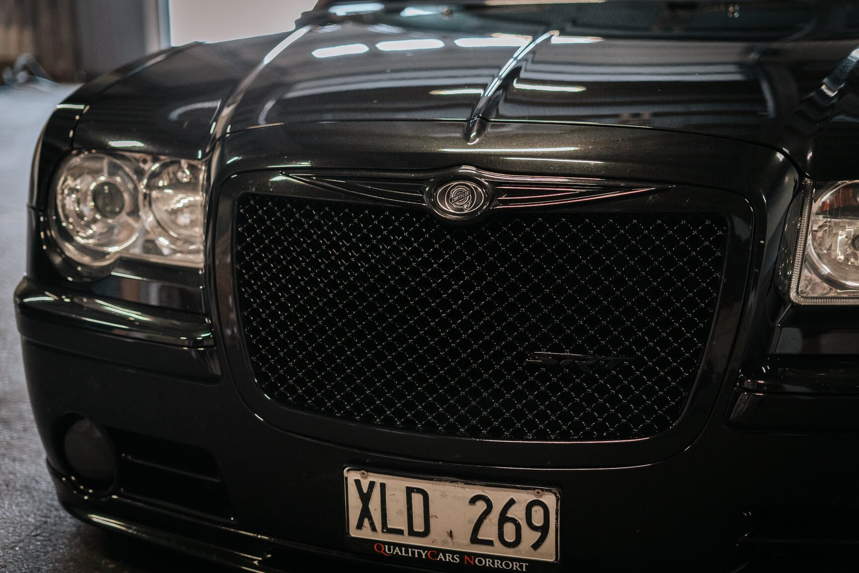 Exteriörbild på 2006 Chrysler 300C SRT-8 (51)