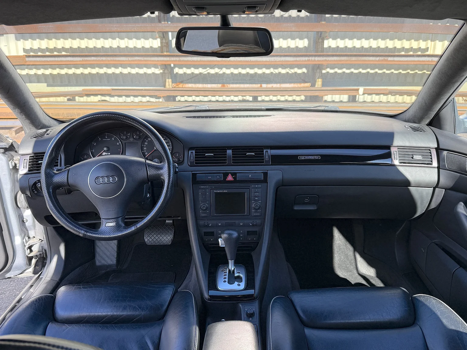 Interiörbild 2002 Audi RS 6 Avant (25)