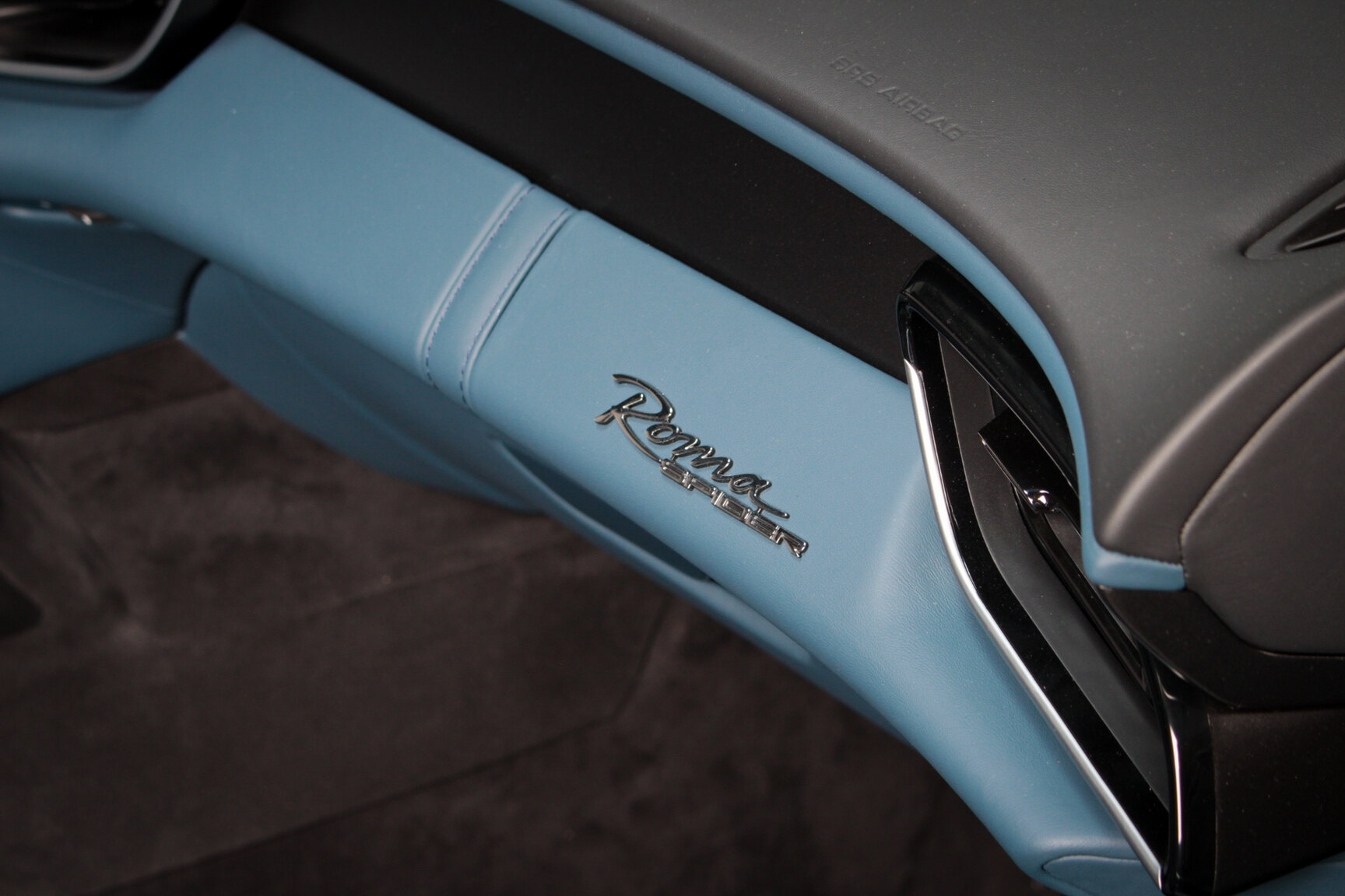Interiörbild 2024 Ferrari Roma Spider