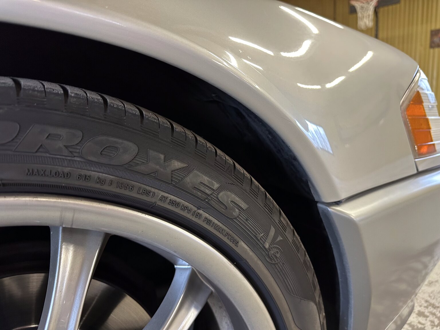 Exteriörbild på 1993 Mercedes-Benz SL 320