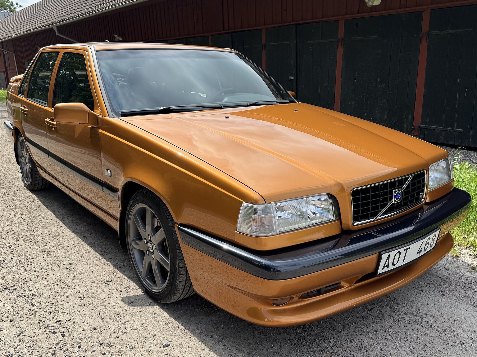 Exterior image of 1996 Volvo 850 R