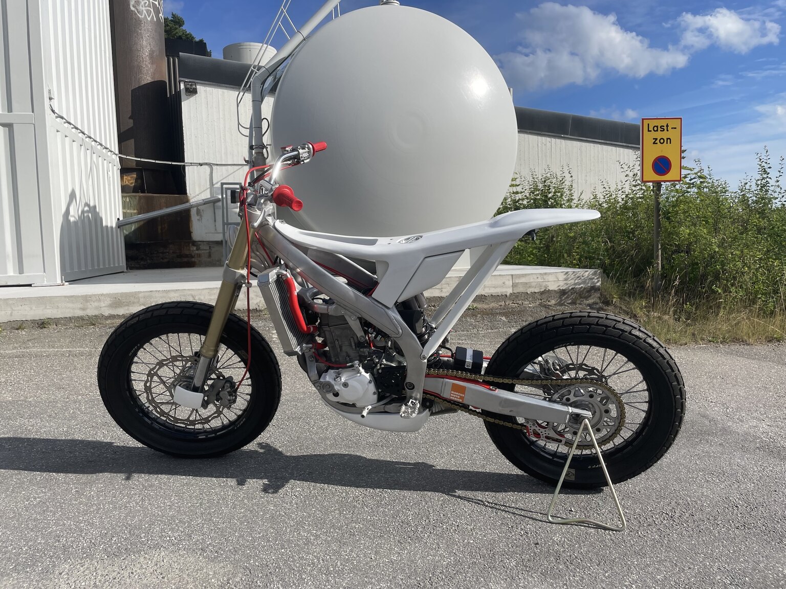 Aussenfoto 2006 Marcus Moto Design CRF Tracker
