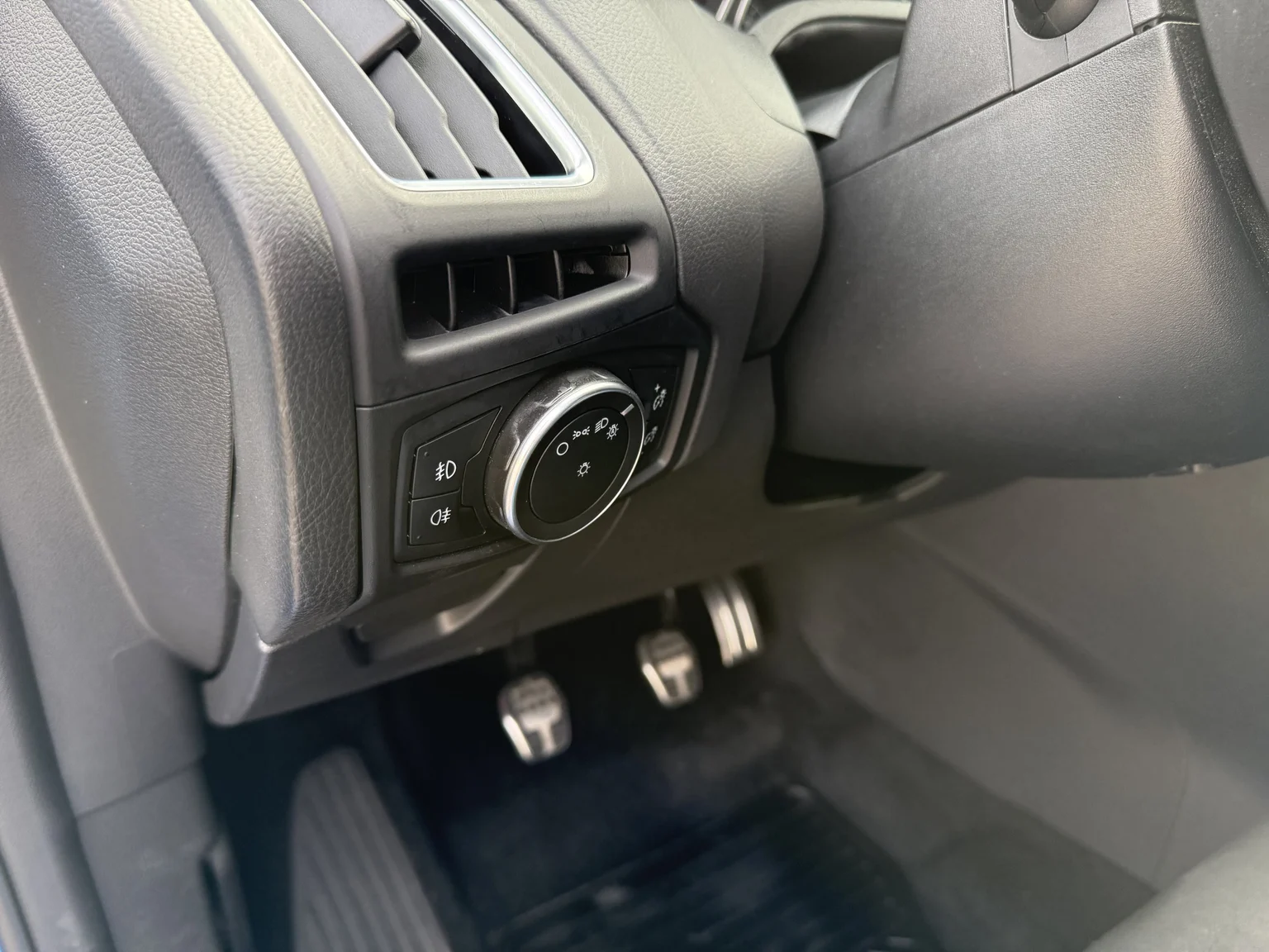 Innenraumfoto von 2018 Ford Focus RS (12)