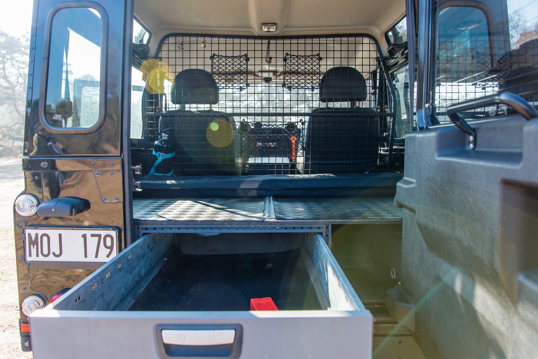 Interiörbild 2009 Land Rover Defender 90 2.4 TD4 4x4