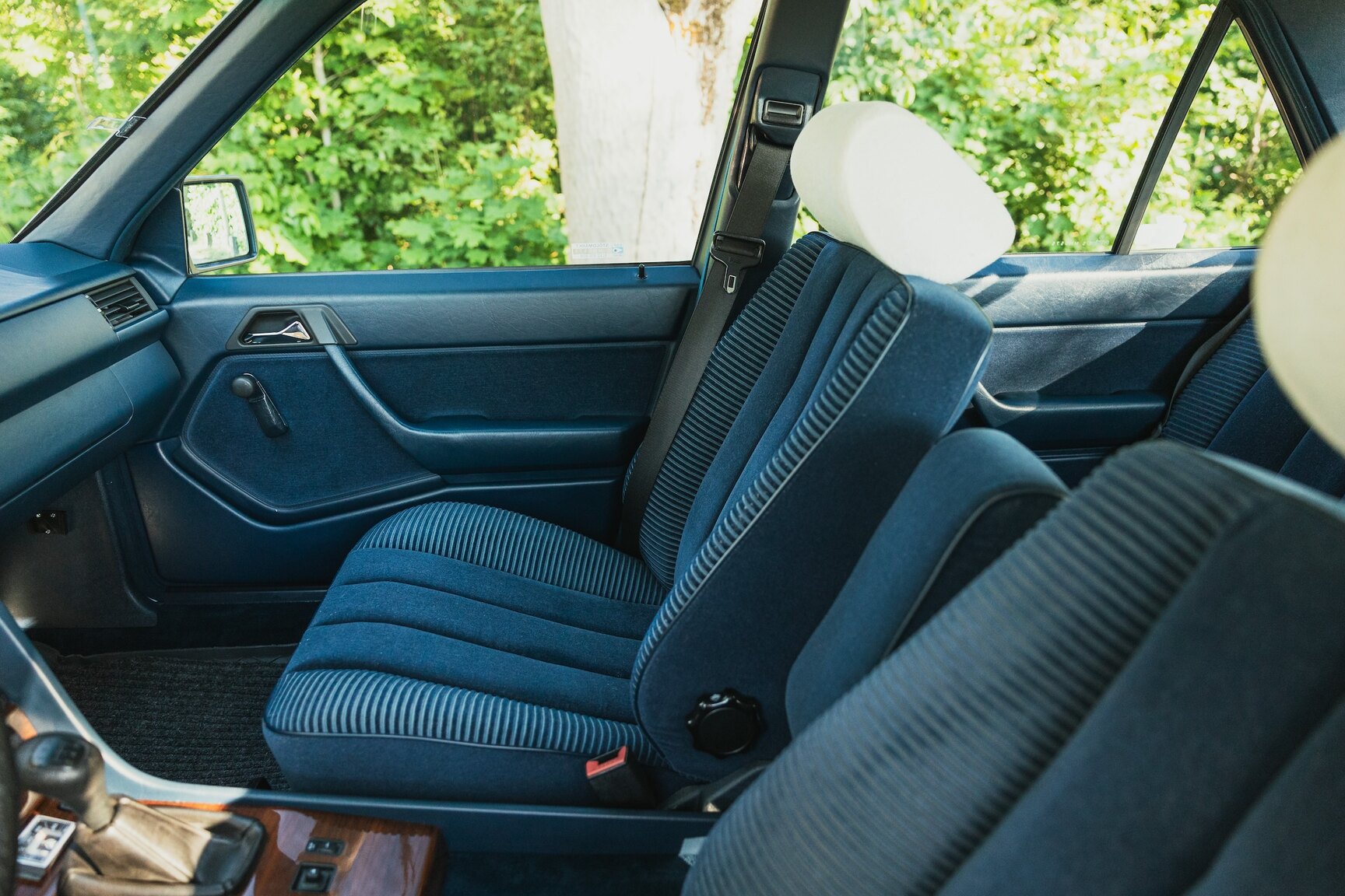 Innenraumfoto von 1987 Mercedes-Benz 230E (11)