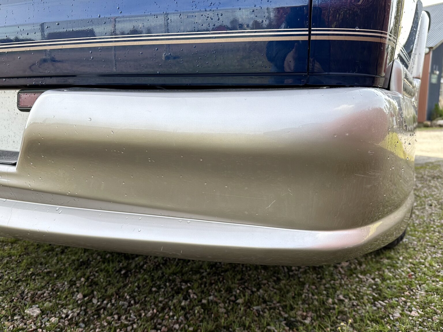 Exteriörbild på 2000 GMC Savana G1500 Conversion Van