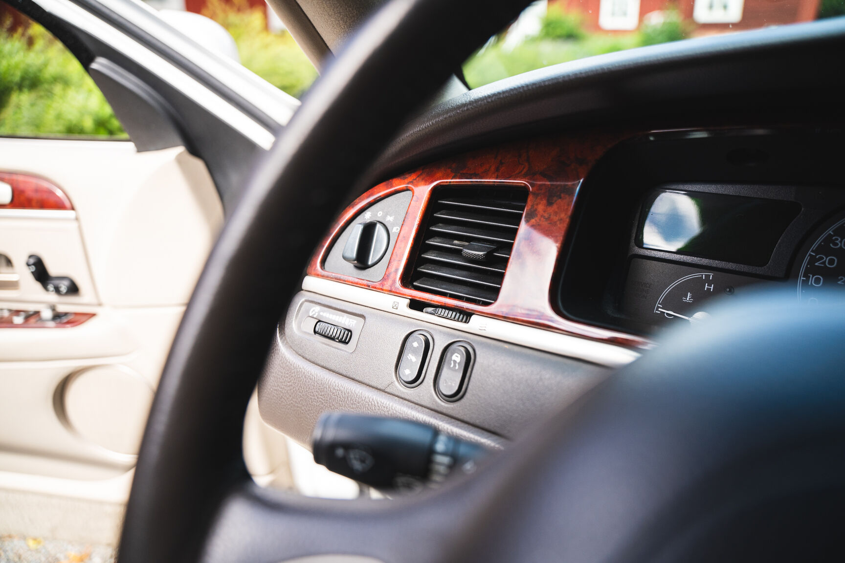 Innenraumfoto von 2003 Lincoln Town Car