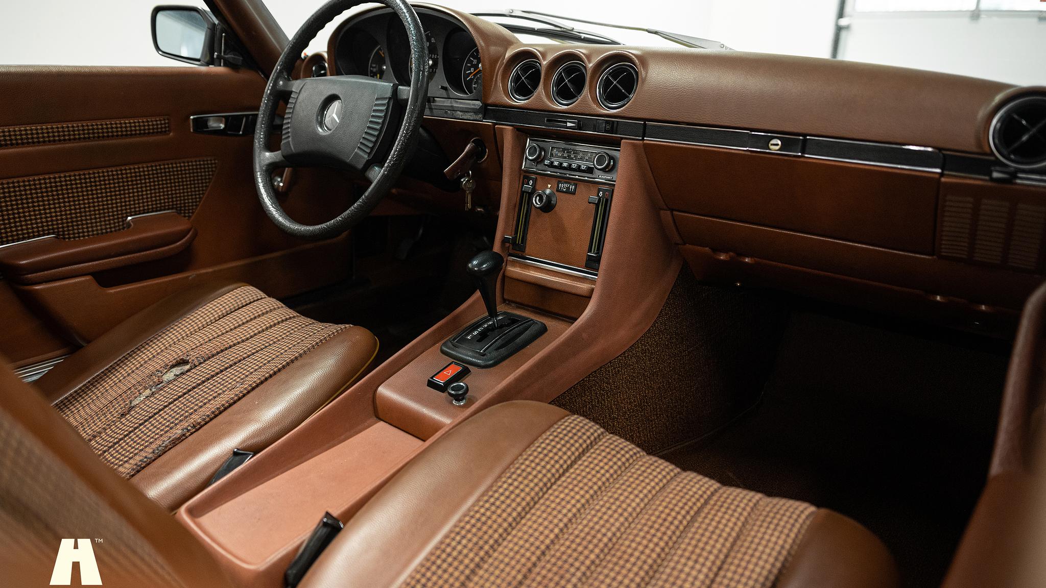 Interiörbild 1975 Mercedes SL 350